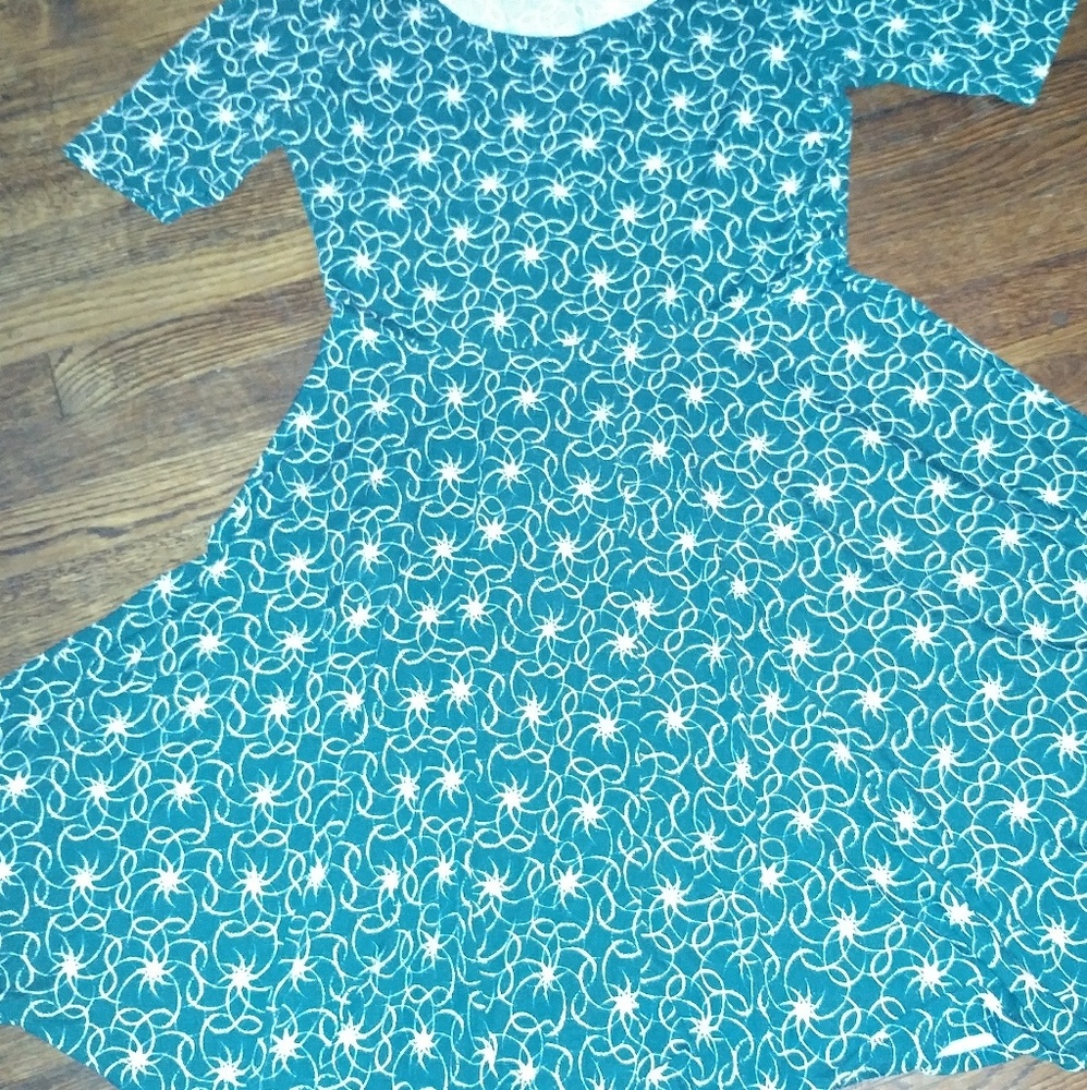 Teal & cream pattern 1/2 sleeve Lularoe Nicole